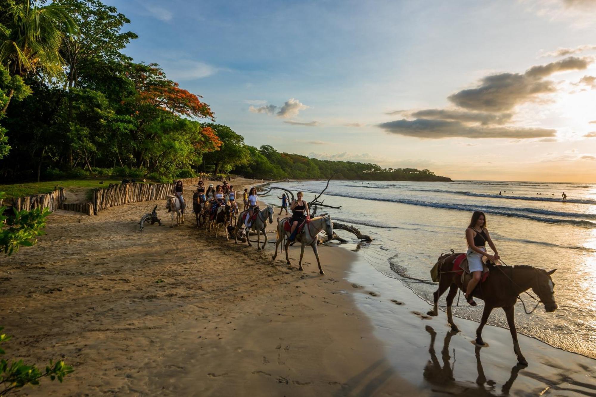 The Coast Beachfront Hotel Tamarindo Exterior photo