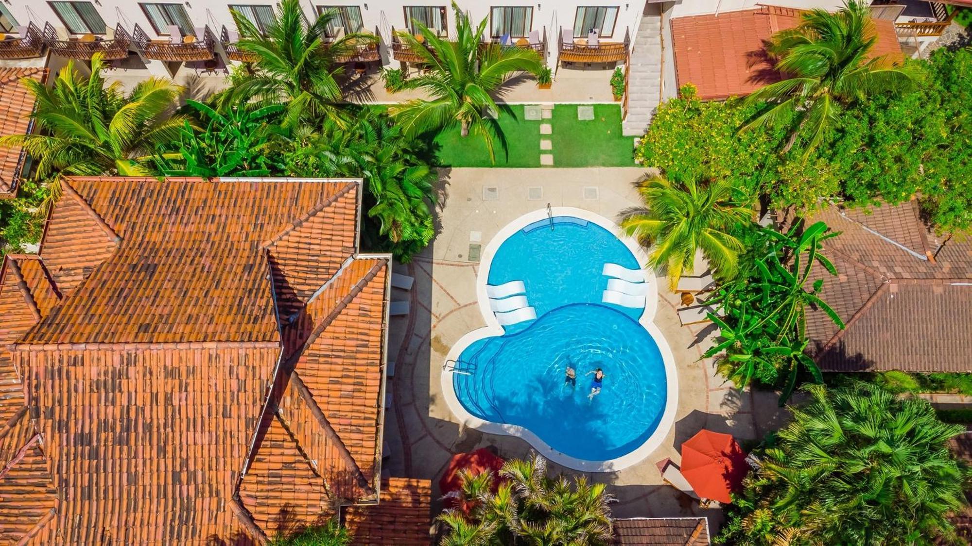 The Coast Beachfront Hotel Tamarindo Exterior photo